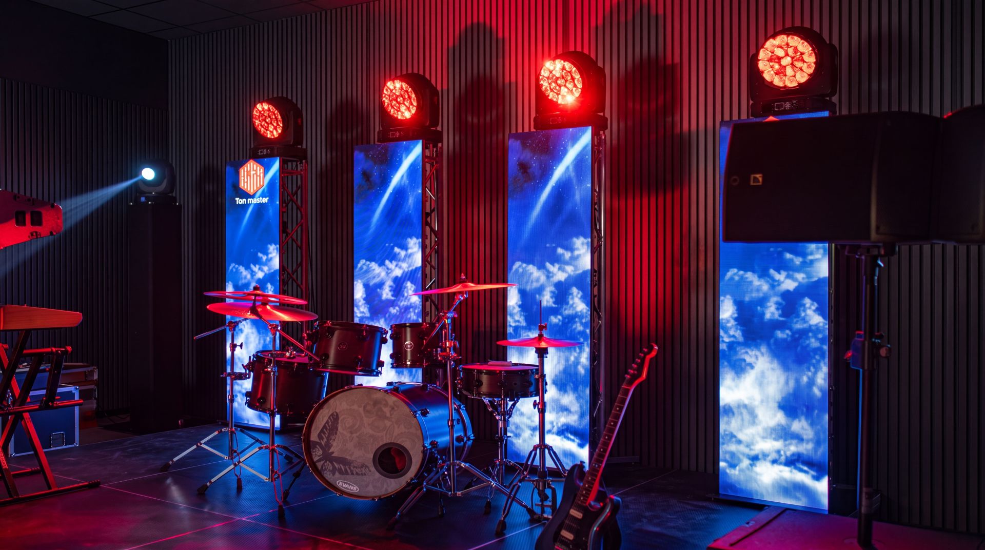 Platinum - LED ekran sa svim instrumentima