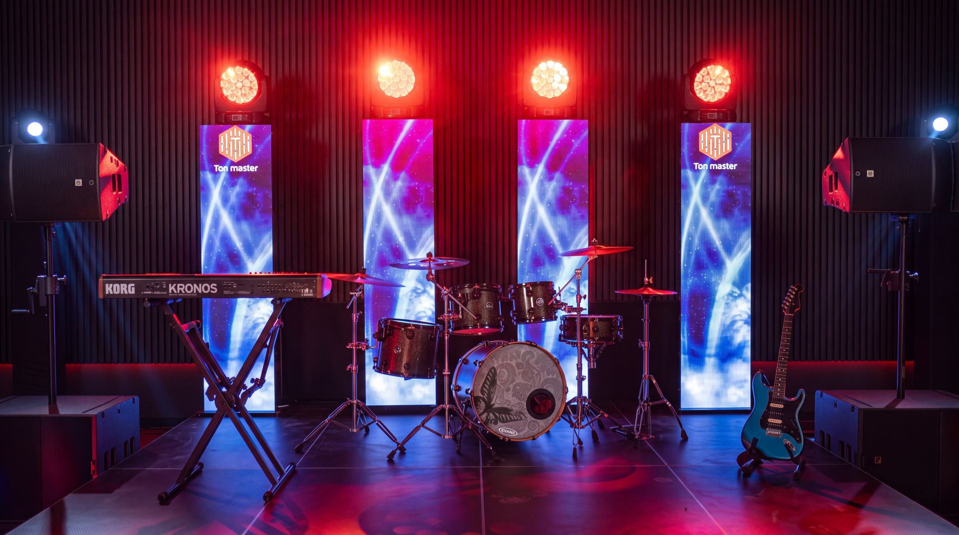 Platinum - line-array ozvučenje ispred LED panela